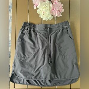 👉🔥Duluth Trading Co. Women’s Gray Ultralight Performance, Lined Skort. Sz:Small